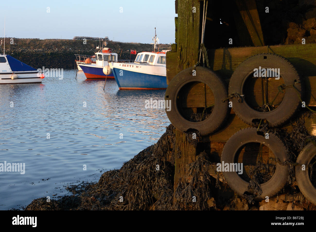 Secteur côtier des bateaux de pêche à l'orifice de Rhône-Alpes au Sud Gare à Redcar sur le fleuve Tees Teesmouth Banque D'Images