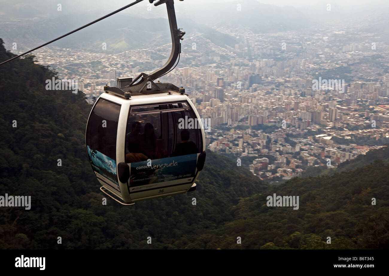 Mt Avila surplombant la ville latino-américaine de Caracas Banque D'Images