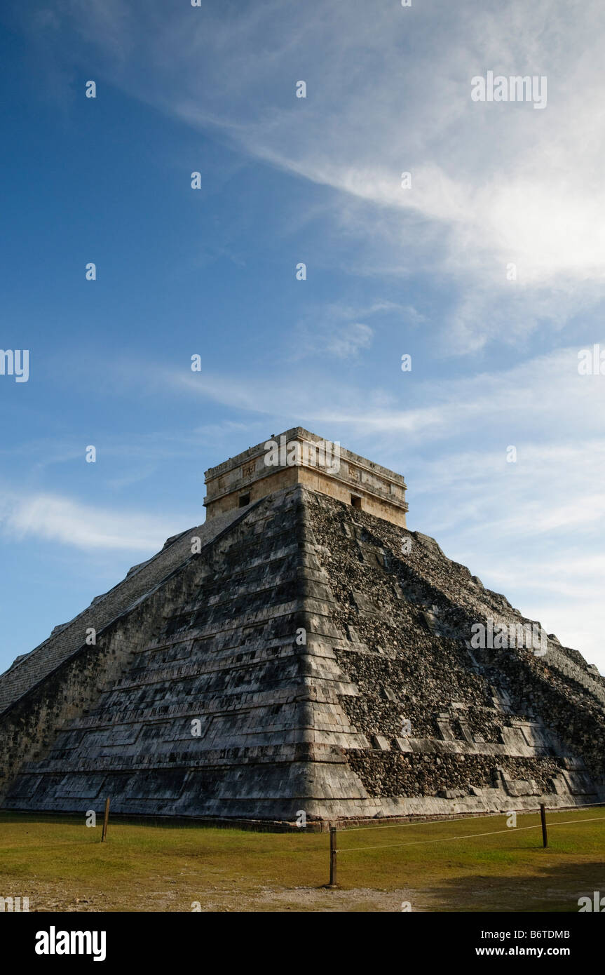 CHICHEN ITZA, Mexique - El Castillo (également connu sous le nom de Temple d'Kuklcan) à l'ancienne ruines mayas de Chichen Itza, Yucatan, Mexique 081216091506 4377x.tif Banque D'Images