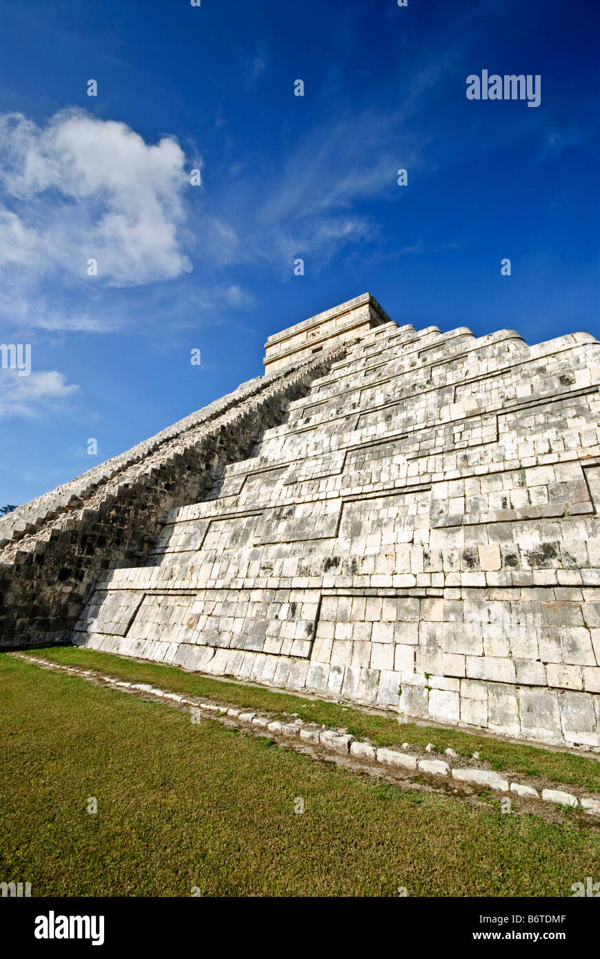 CHICHEN ITZA, Mexique - El Castillo (également connu sous le nom de Temple d'Kuklcan) à l'ancienne ruines mayas de Chichen Itza, Yucatan, Mexique 081216092732 1921x.tif Banque D'Images