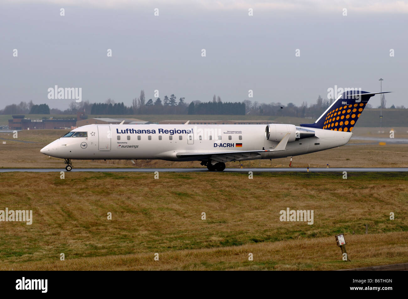 Lufthansa régional Bombardier CRJ200 à l'aéroport international de Birmingham UK Banque D'Images