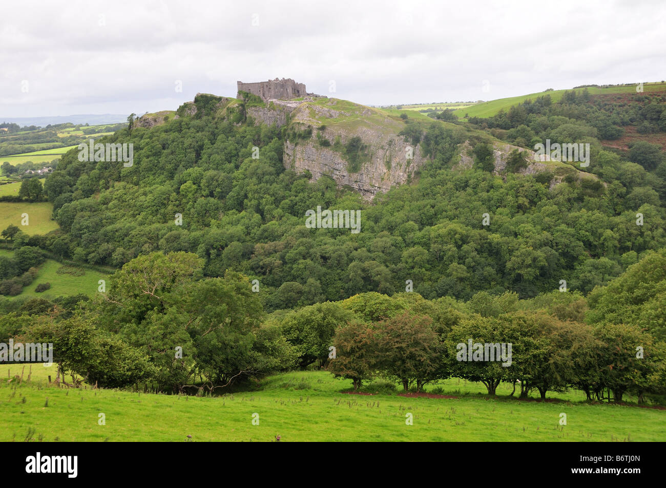 Carreg Cennen château construit par les Normands dans le piège 13 Centuary Carmarthenshire Banque D'Images