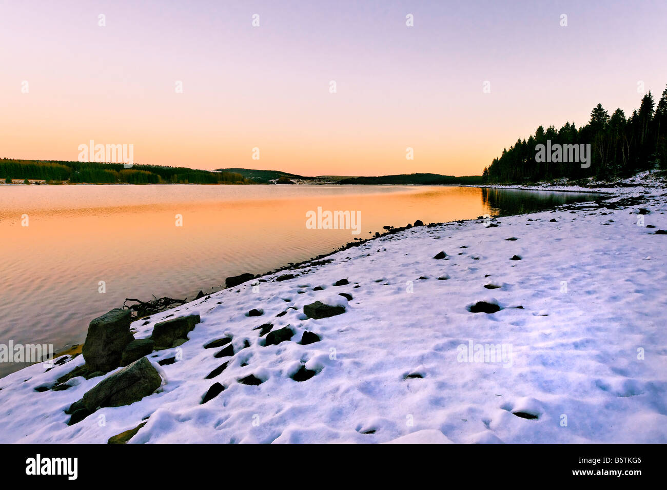 Kielder Water au coucher du soleil Banque D'Images