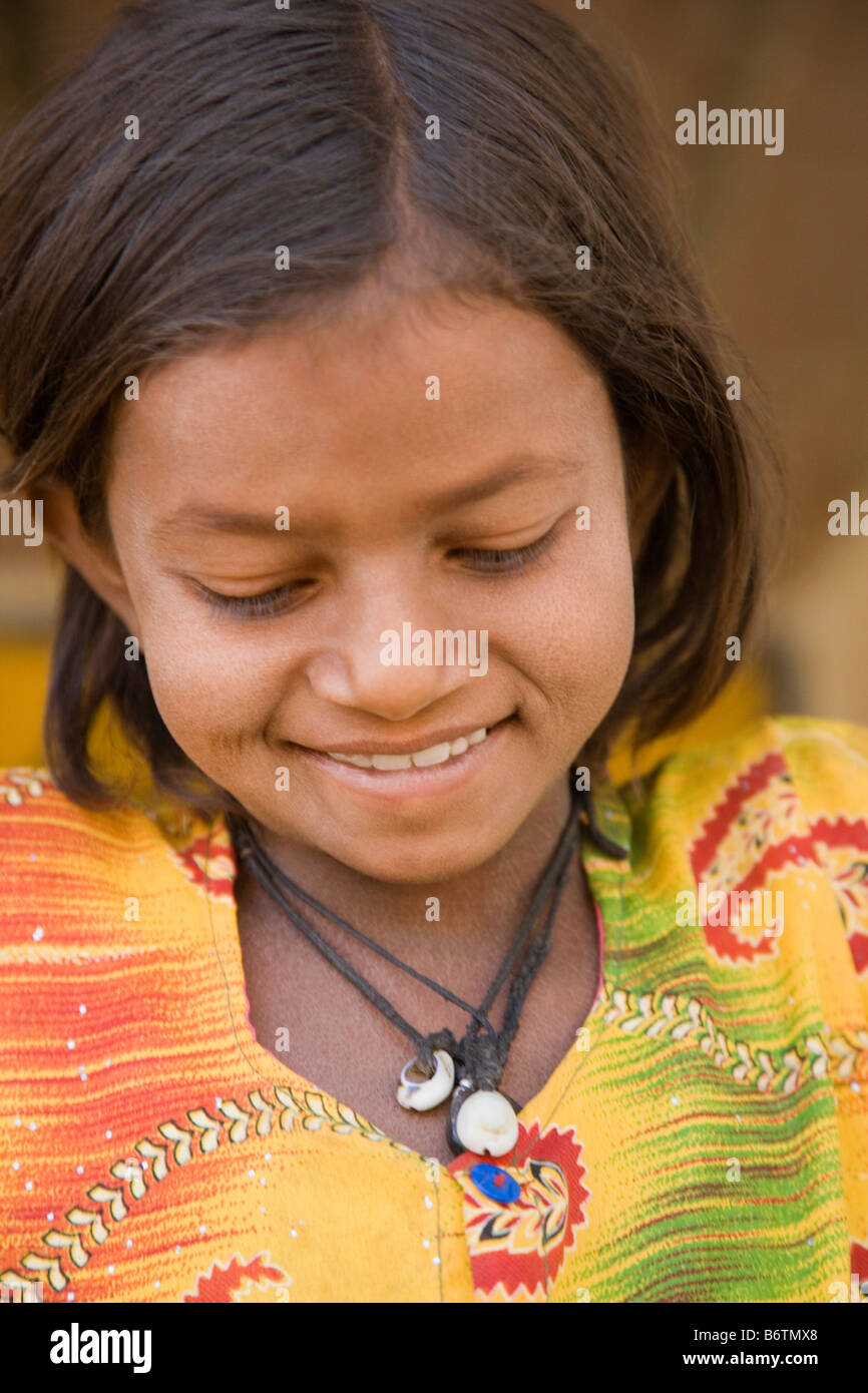 Close-up of a Girl smiling, Kumbhalgarh, District Rajsamand, Rajasthan, Inde Banque D'Images