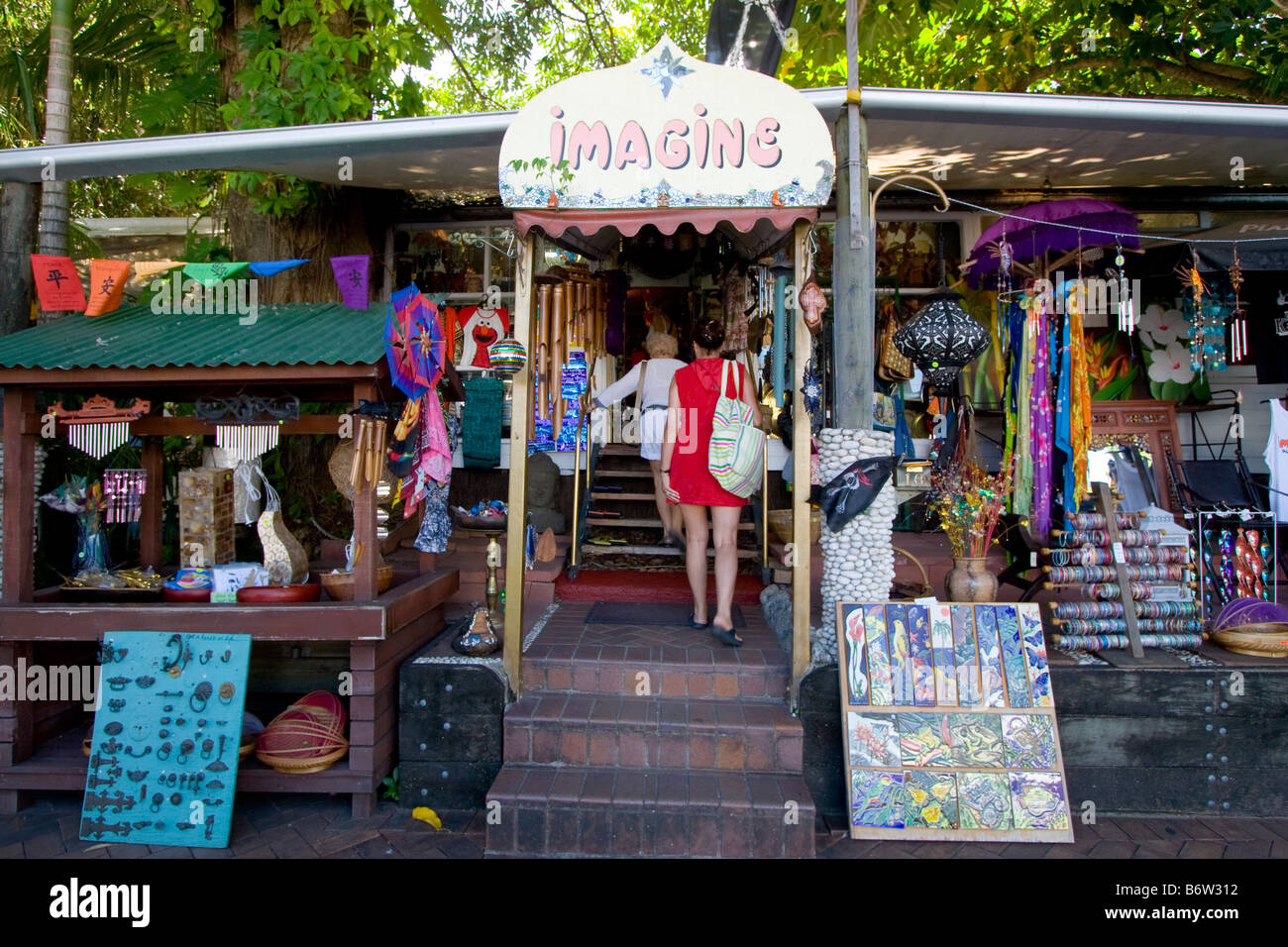 Greniers à Port Douglas magasin vendant toutes sortes de bricoles, Queensland, Australie Banque D'Images