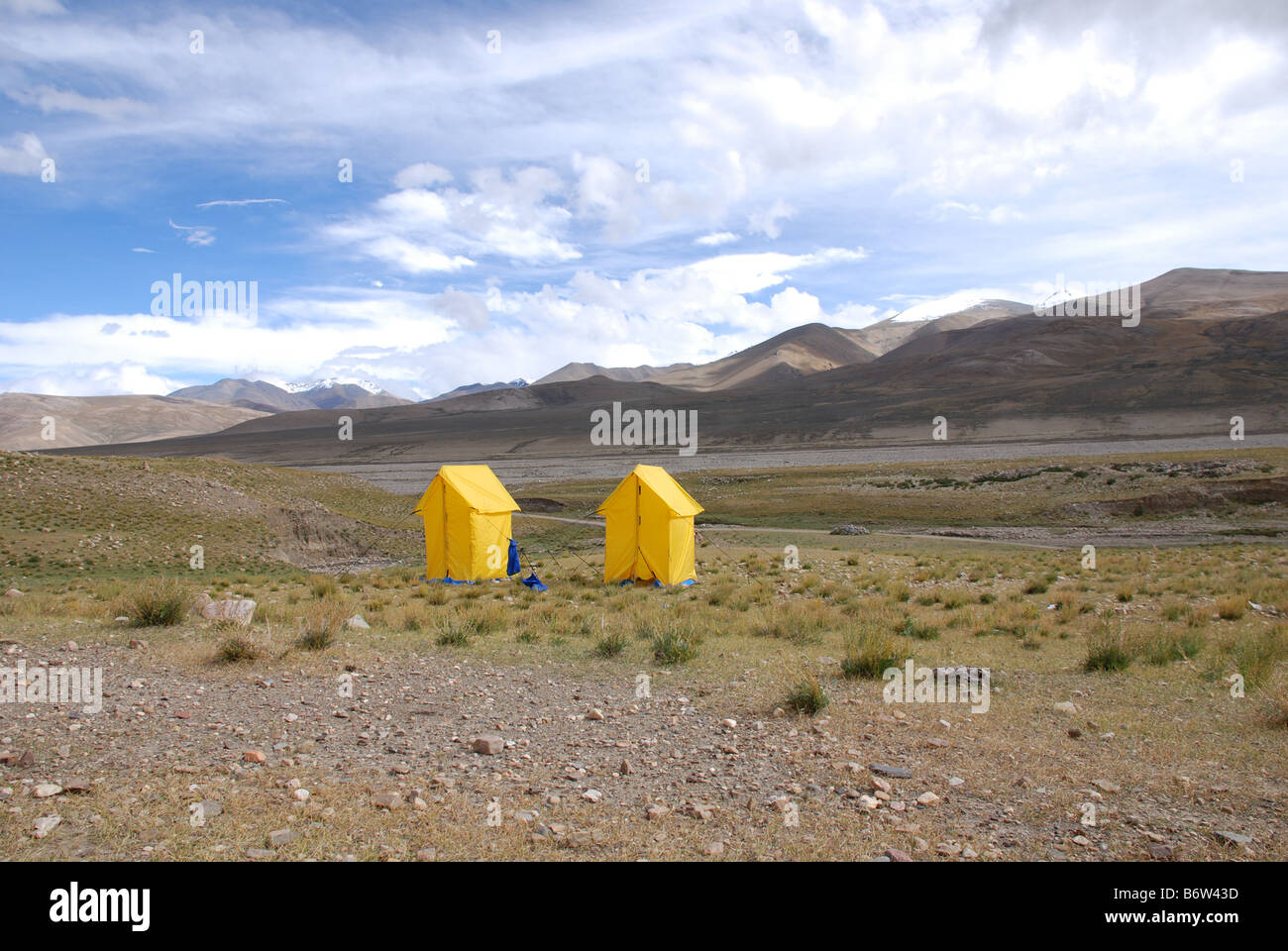 Toilettes tentes dans un camp dans la vallée de Rongbuk Tibet à proximité du mont Everest Banque D'Images