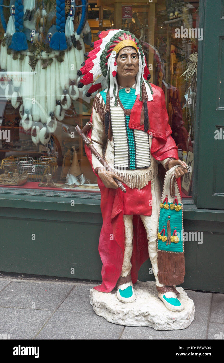 Une sculpture en bois d'un Native American man Banque D'Images