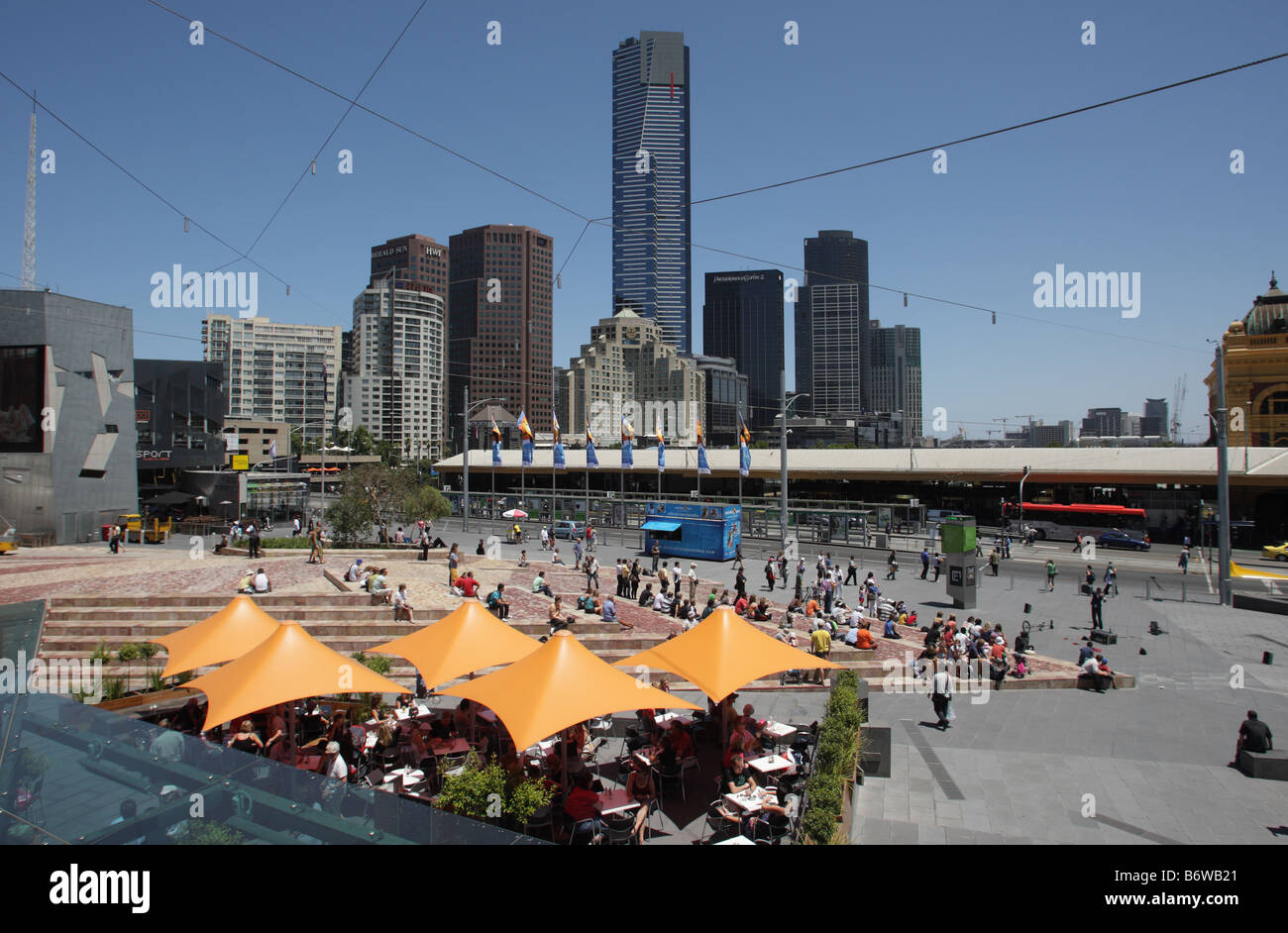 Avis de Southgate Complex et Eureka Tower sur Federation Square à Melbourne, Australie. Banque D'Images