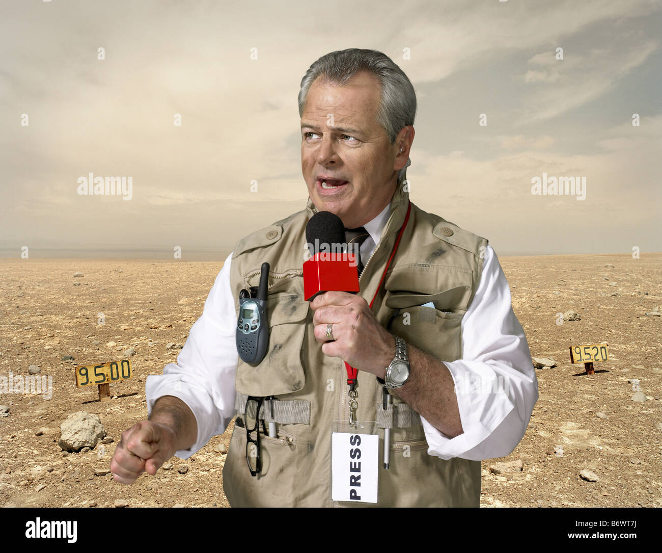 News presenter en zone de guerre Banque D'Images