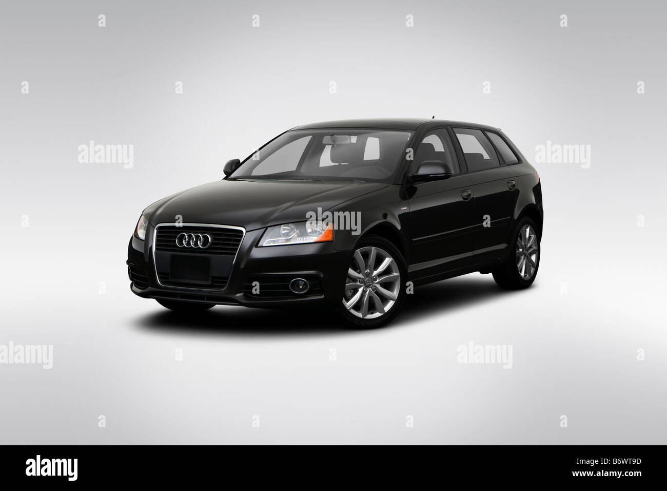 2009 Audi A3 S-TRONIC PZEV en noir - angle de vue avant Banque D'Images