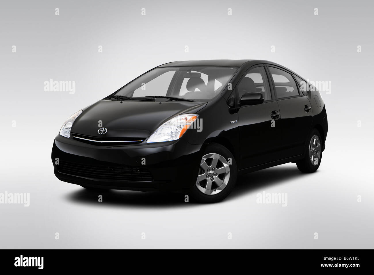 2009 Toyota Prius hybride en noir - angle de vue avant Photo Stock - Alamy