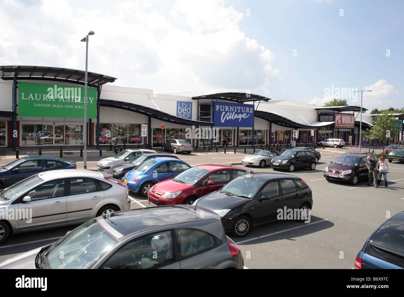 Laura Ashley et meubles magasins de Village, Telford Forge Retail Park, Telford Banque D'Images