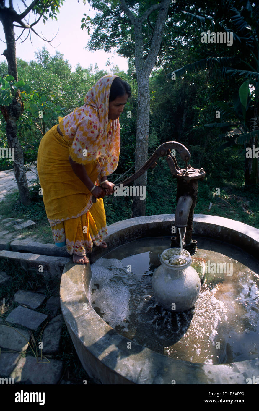 L'Inde, le Bengale occidental, sunderbans, pompe à eau Banque D'Images