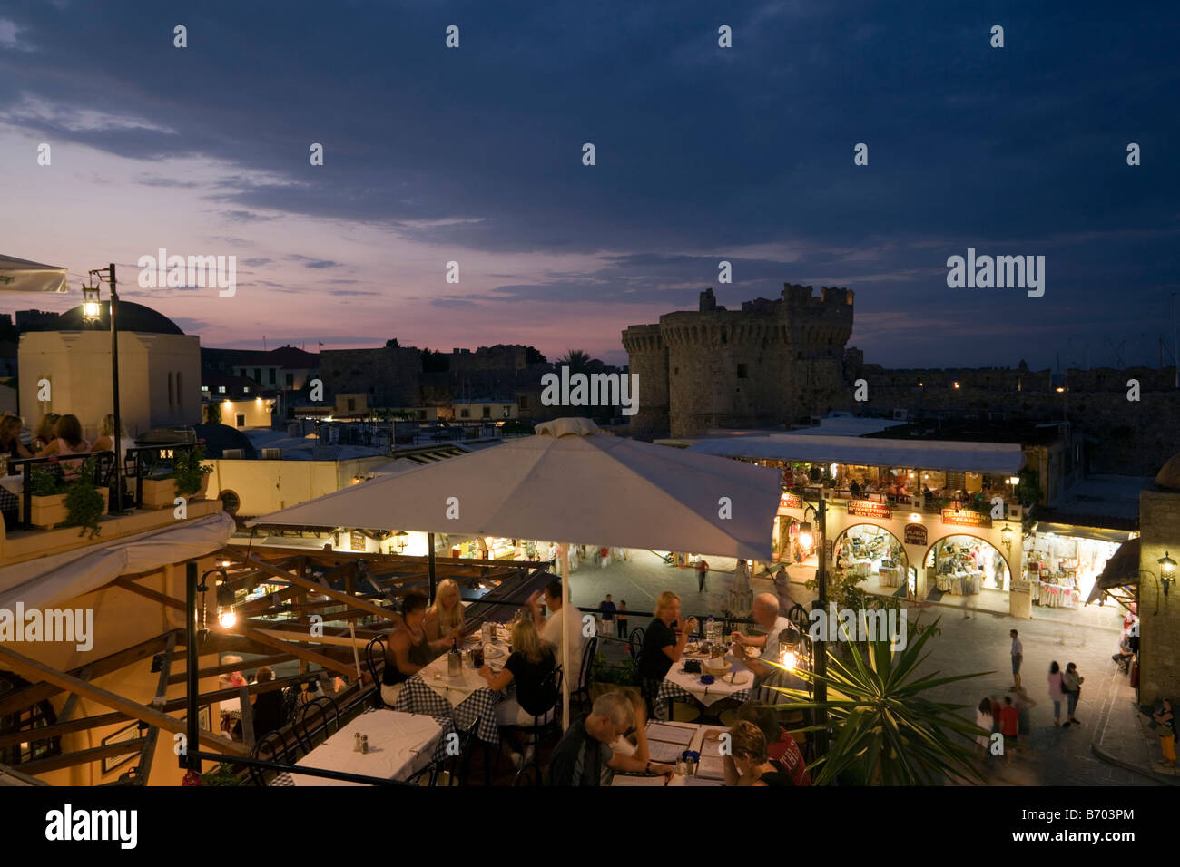 Restaurant, Platia Ippokratou, Rhodes, Rhodes, Grèce Banque D'Images