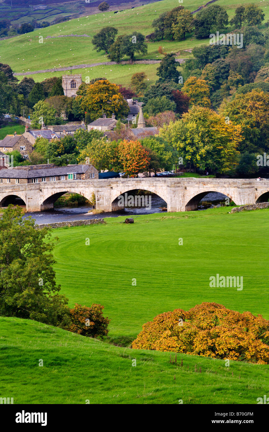 Burnsall en automne Wharfedale Yorkshire Dales England Banque D'Images