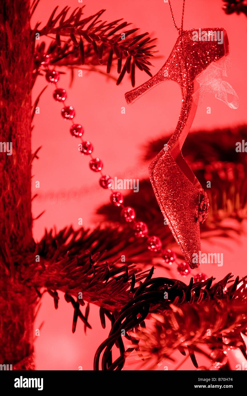 Cindarella shoe on christmas tree Banque D'Images