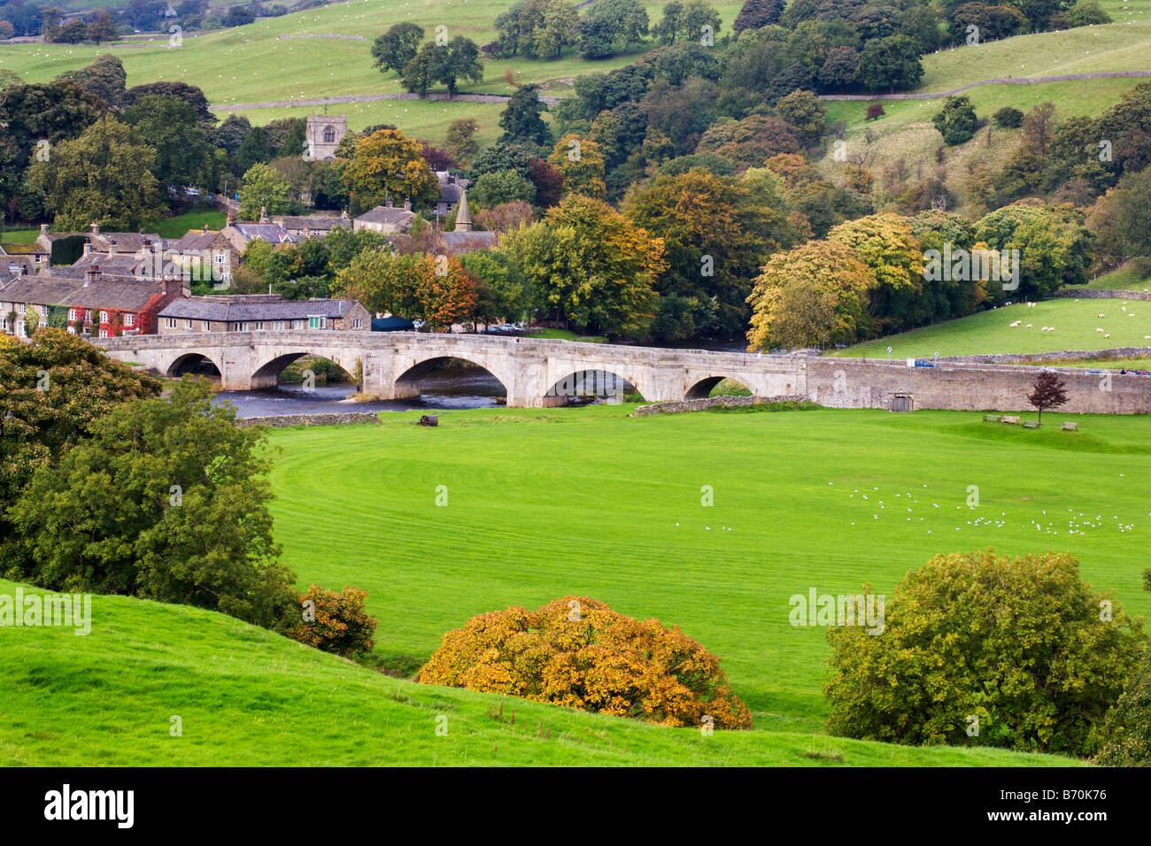 Burnsall en automne Wharfedale Yorkshire Dales England Banque D'Images