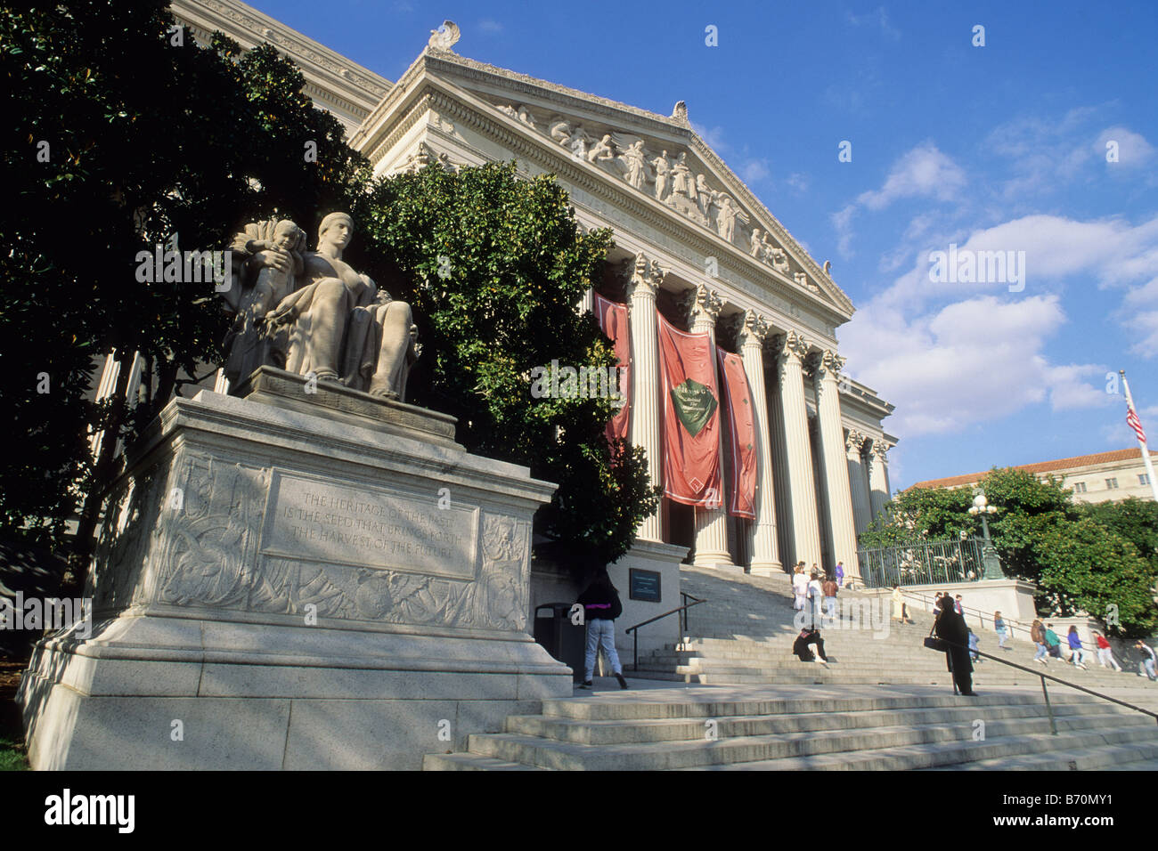 USA Washington DC L'édifice des Archives nationales des États-Unis d'Amérique où la déclaration d'indépendance et de la Déclaration des droits sont conservés Banque D'Images