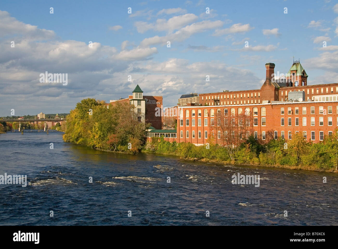 La rivière Merrimack et Mill District de Manchester, New Hampshire, USA Banque D'Images
