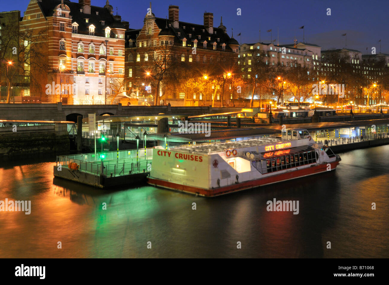 Croisière touristique, Westminster Pier, Londres, Royaume-Uni Banque D'Images