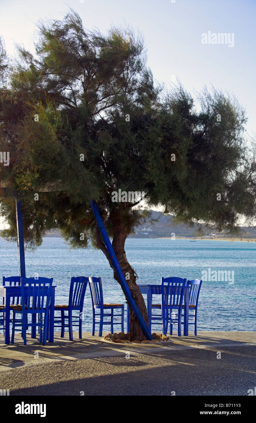 La plage de l'île de Naxos Cyclades Taverna Grèce Banque D'Images