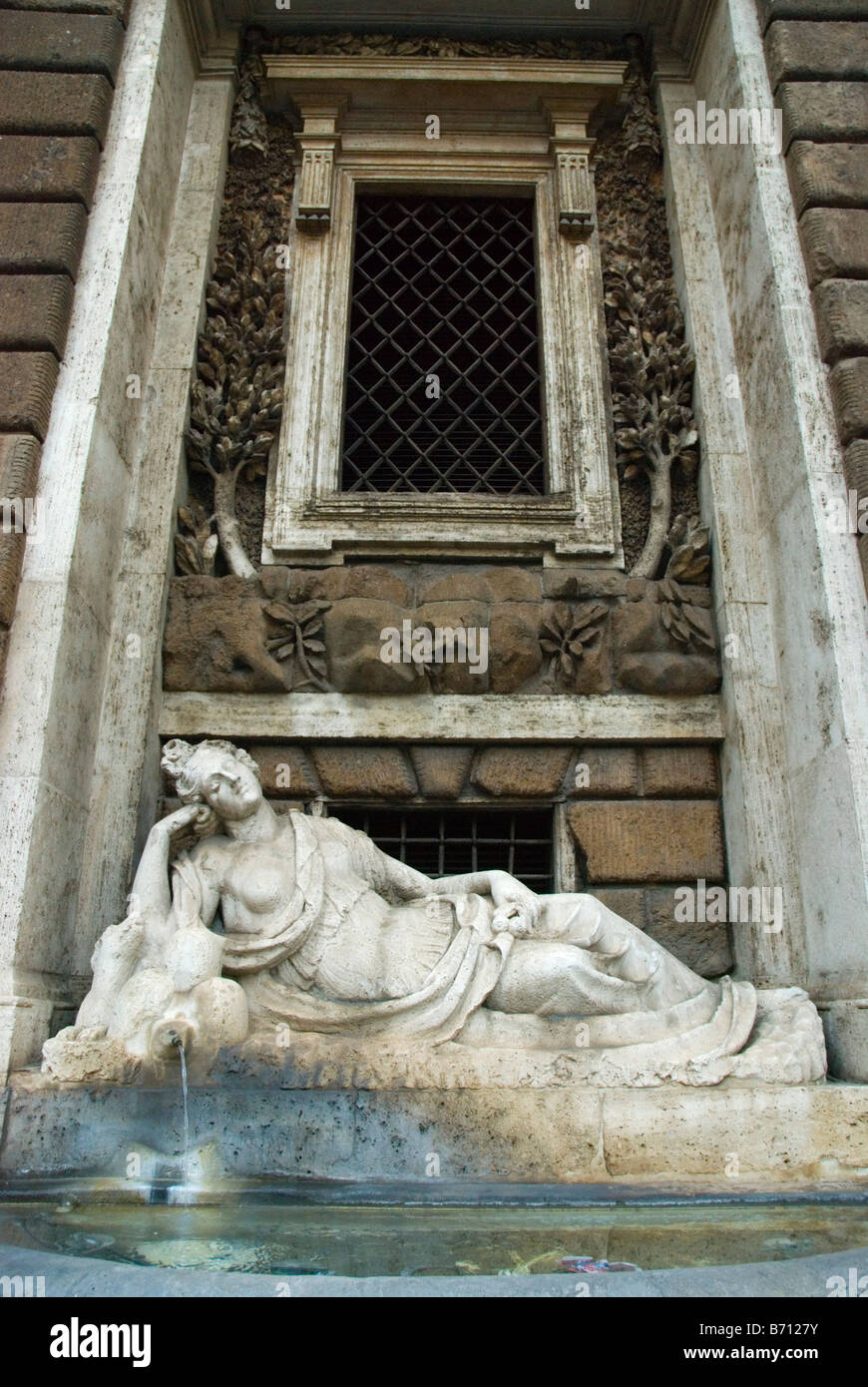 L'une des quatre fontaines au coin de la Via Septembre et la Via delle Quattro Fontane dans le centre de Rome Italie Europe Banque D'Images