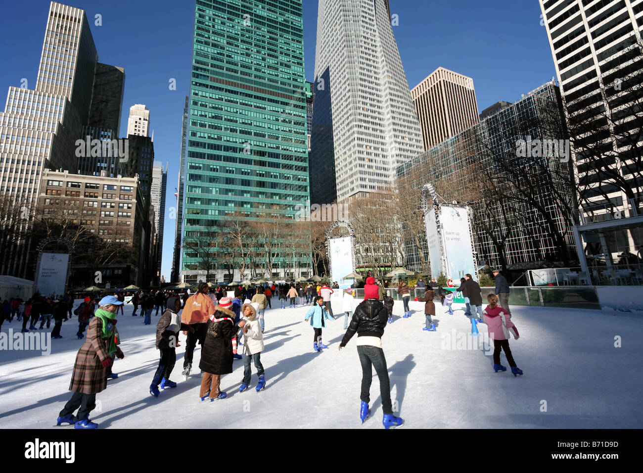 La ville de New York, le patinage au Bryant Park Banque D'Images