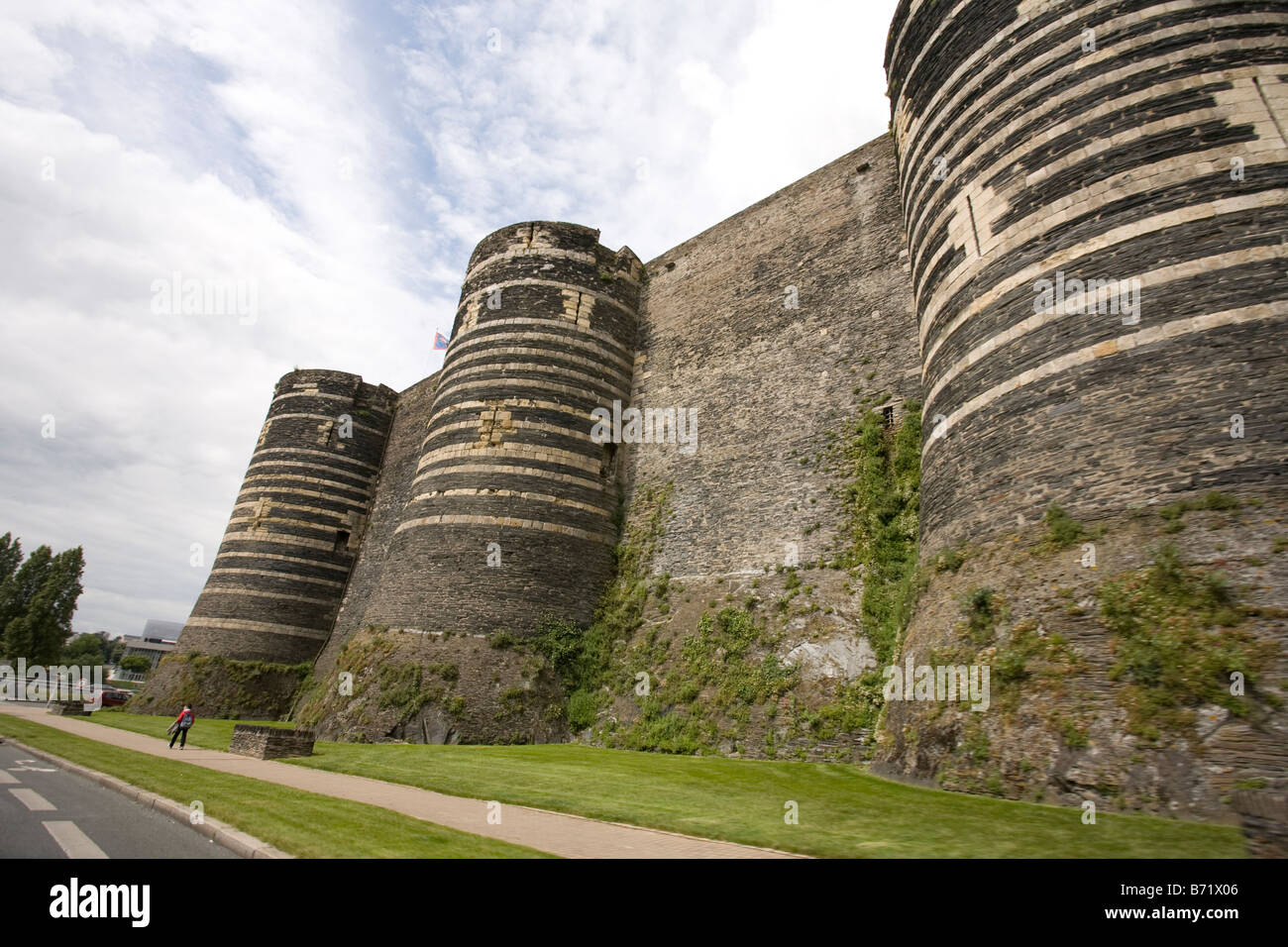 Le château d'Angers, la forteresse, sur un promontoire rocheux surplombant la rivière Maine, était l'un des sites occupés par l'Empire romain. Banque D'Images