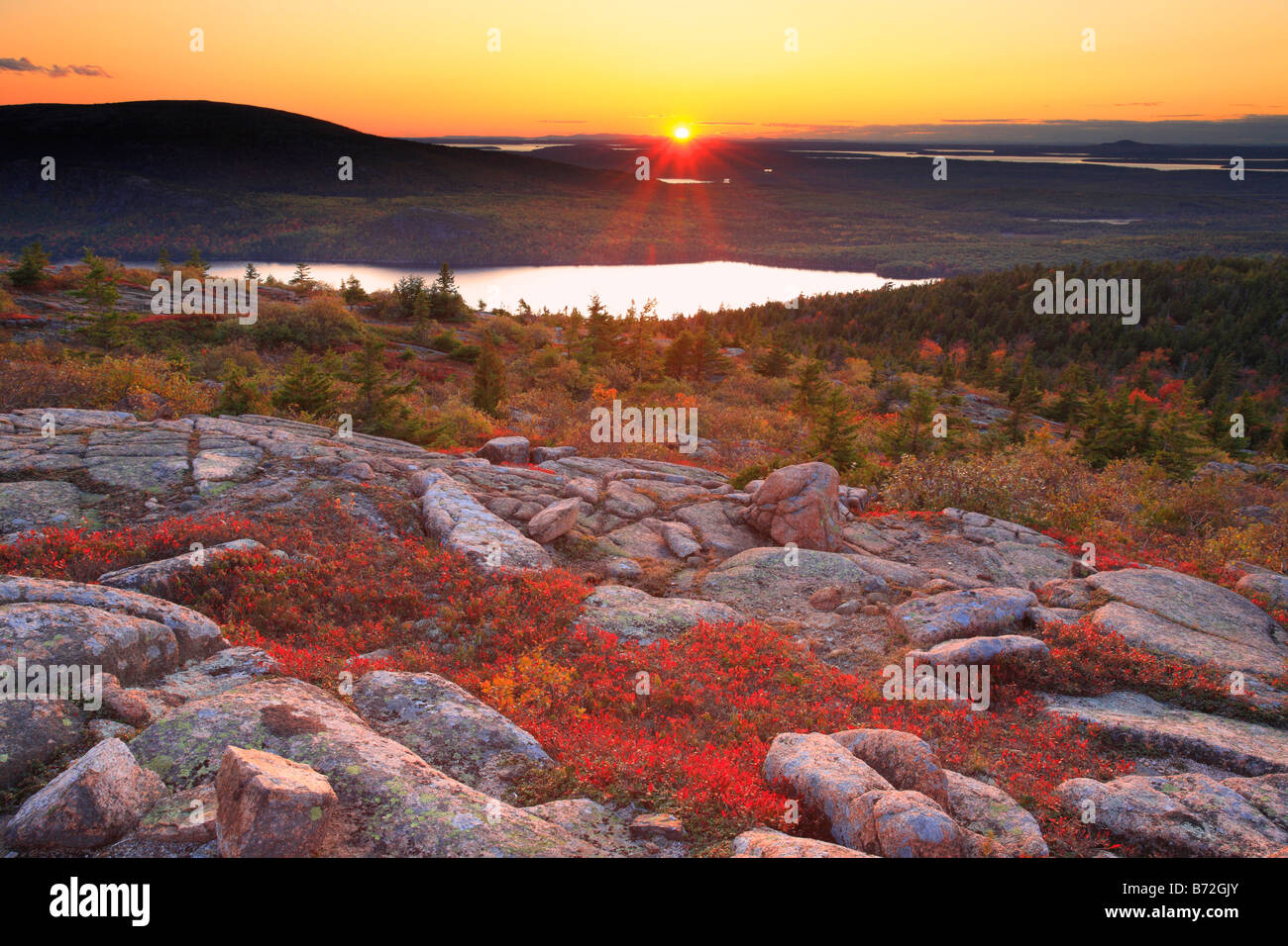 Coucher de soleil sur le lac Eagle, Cadillac Mountain Trail, Cadillac Mountain, l'Acadia National Park, Maine, USA Banque D'Images