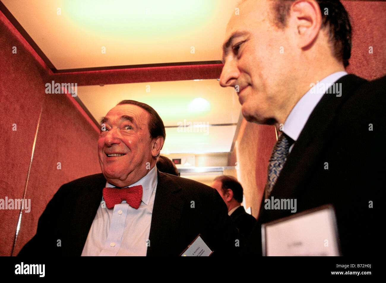 Robert Maxwell (à droite), magnat des médias et propriétaire de Mirror Group Newspapers, arrive à un événement de charité contre le cancer à Bruxelles. Banque D'Images