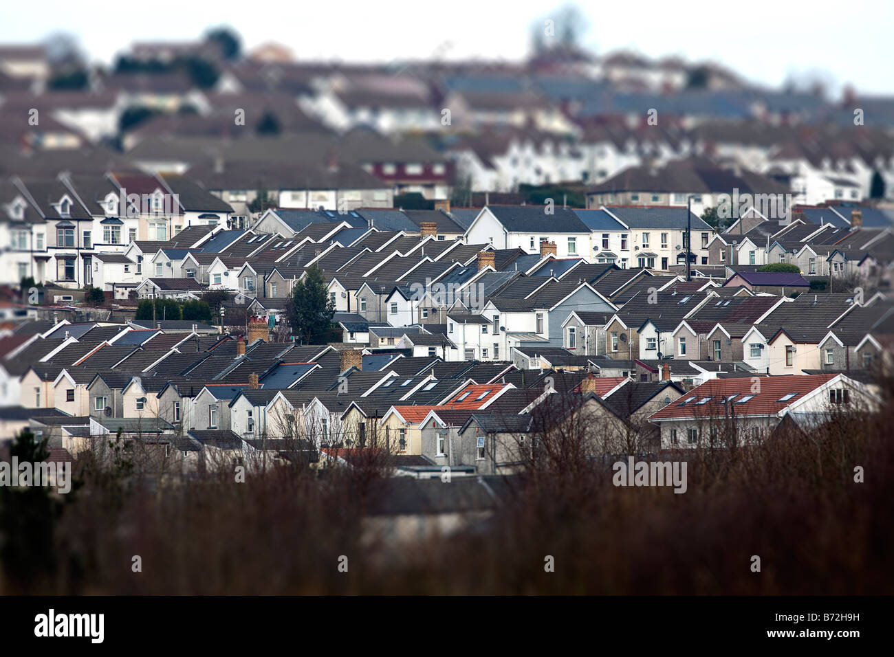 Rangées de maisons sur une colline dans la ville de Merthyr Tydfil au Pays de Galles Banque D'Images