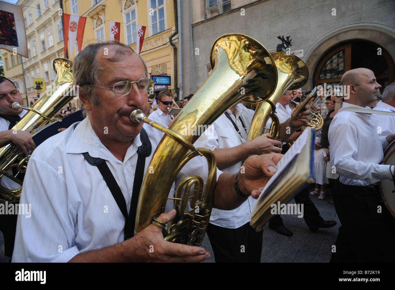 Le brass band à l'Dachsunds Parade à Cracovie Banque D'Images