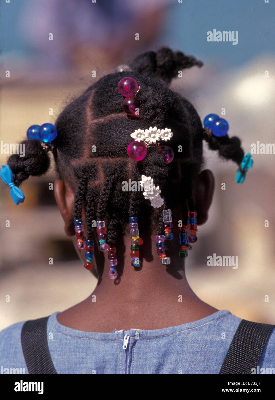 Fille des Caraïbes avec la coiffure tressée avec soin Banque D'Images