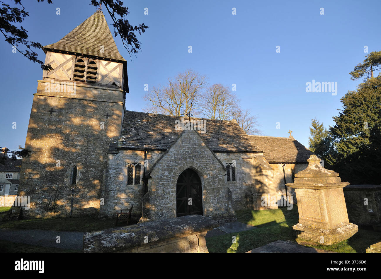 St Andrew s'Église du xiiie siècle avec la tour de bois ajouté 1876 Leighterton Banque D'Images