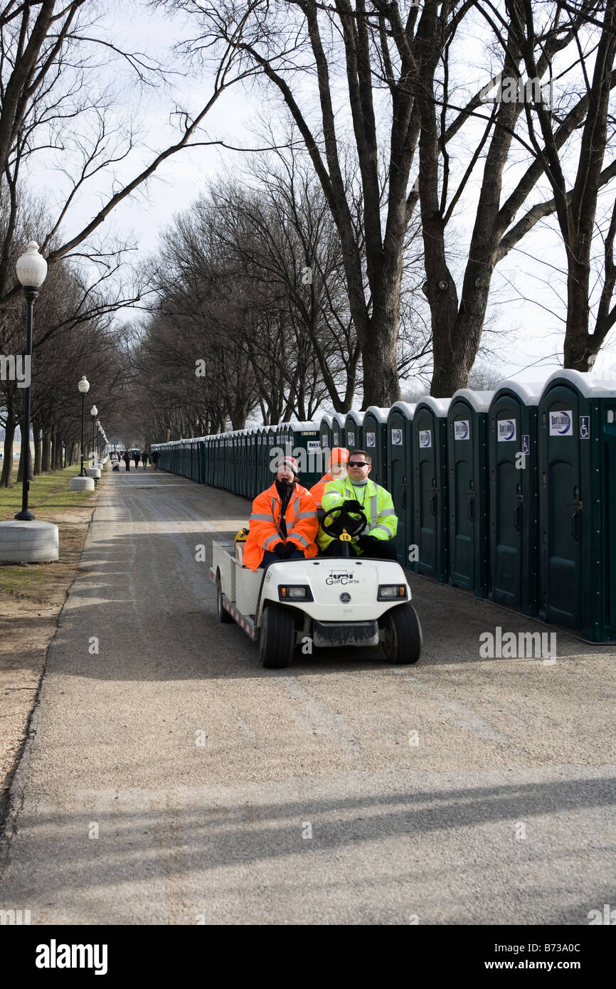 Toilettes portatives alignées Banque D'Images