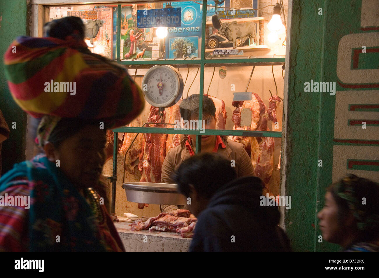 Boucherie sur le marché de Zunil, au Guatemala. Banque D'Images