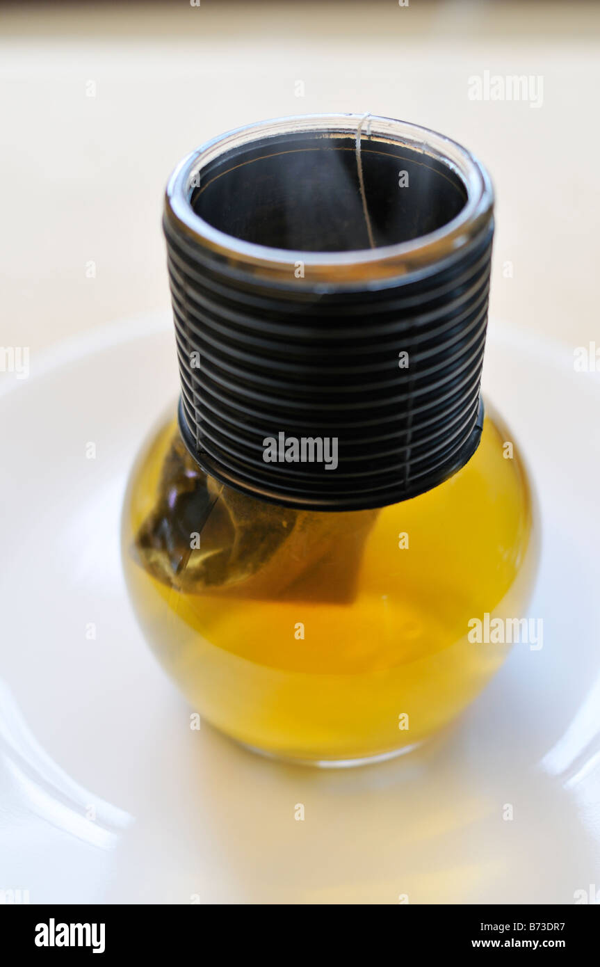 'Thé Vert' en carafe en verre avec l'augmentation de vapeur Banque D'Images