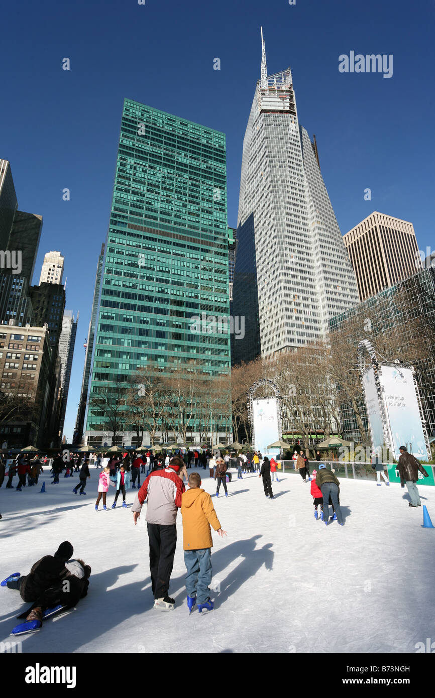 La ville de New York, le patinage au Bryant Park Banque D'Images