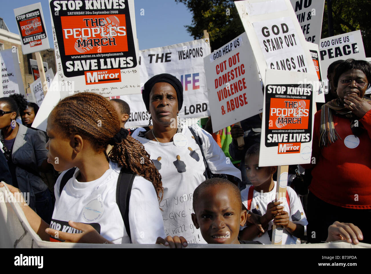 Des milliers ont défilé à Londres avec les parents et familles des victimes de l'adolescence assassinées et des armes à feu 20 Septembre 2008 Le crime du couteau. Banque D'Images