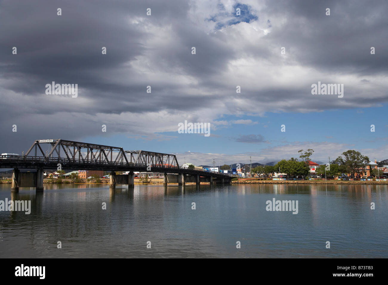 Les nuages de tempête Macksville Pont et rivière Nambucca Heads Macksville New South Wales Australie Banque D'Images