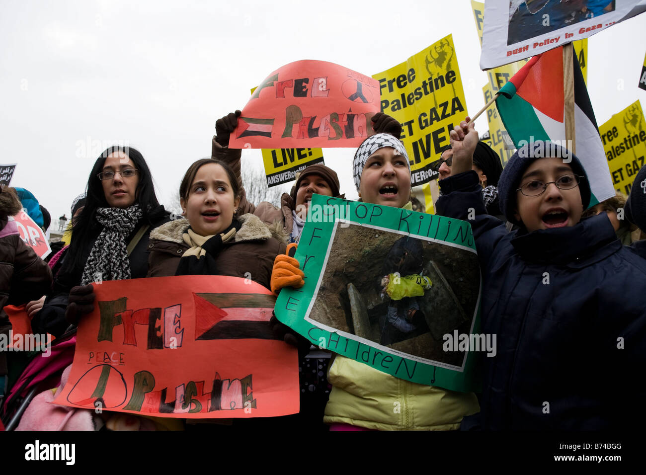 Les jeunes enfants protester contre l'attaque israélienne de Gaza - Washington DC USA Banque D'Images