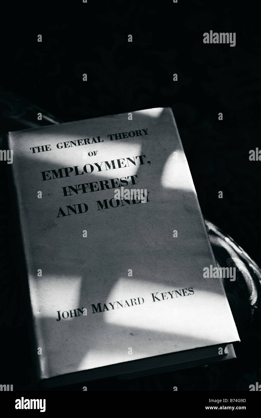 John Maynard Keynes' livre - "La théorie générale de l'emploi, l'intérêt et de la monnaie" Banque D'Images