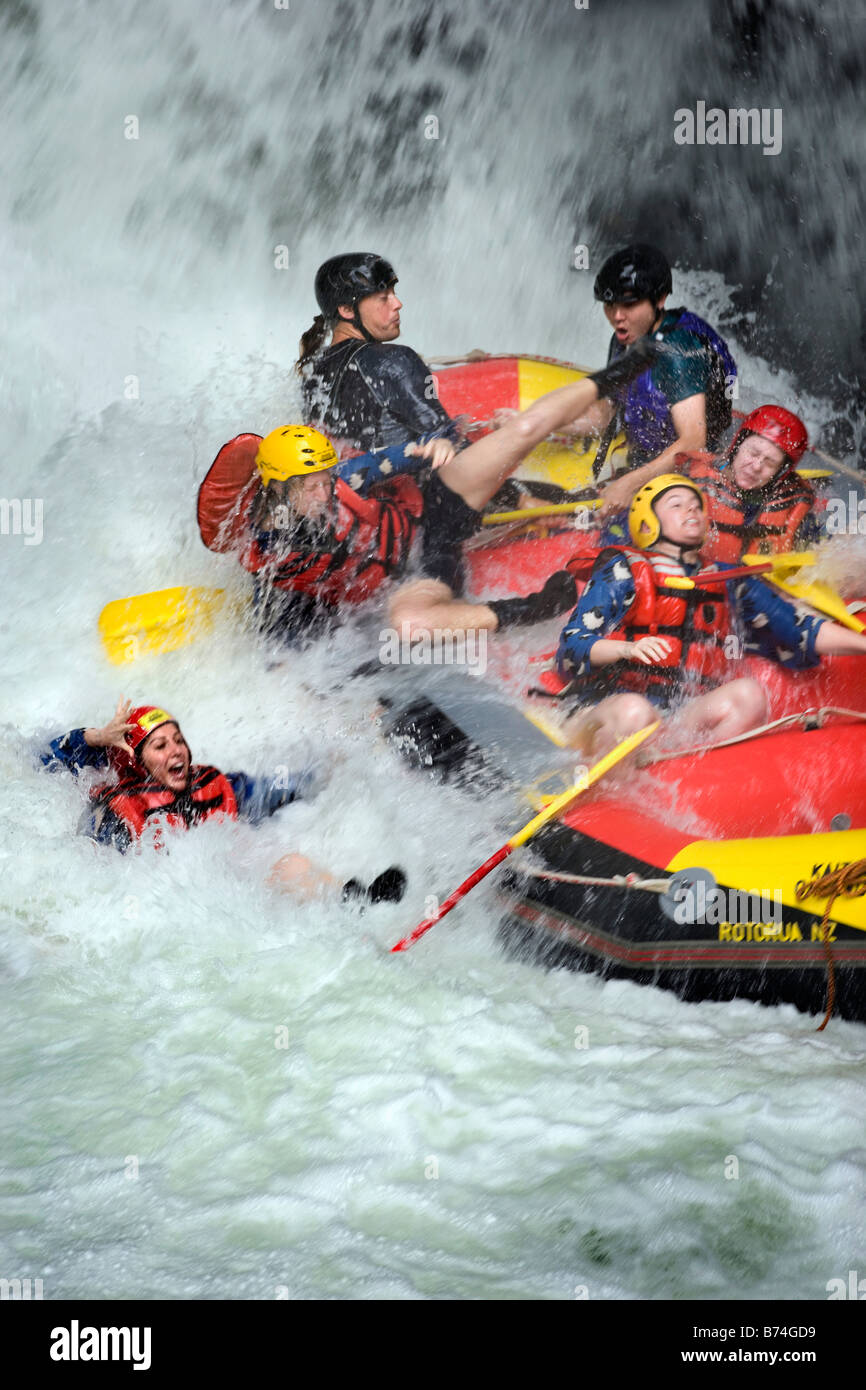 Nouvelle Zélande, île du Nord, Rotorua, rafting dans la rivière Kaituna. Le 3 mètre à Okere Falls. Kayak. Banque D'Images