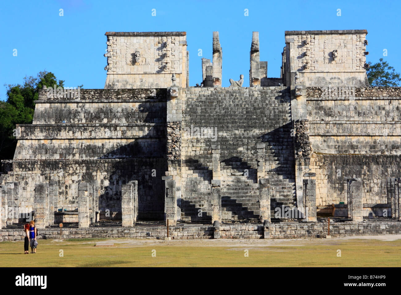 Temple des Guerriers façade dans Chichen Itza Yucatan Mexique Banque D'Images