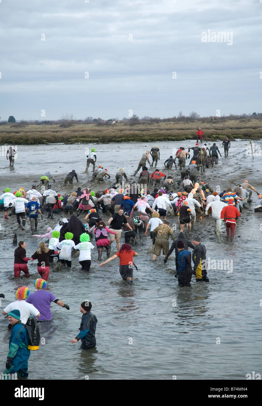 250 concurrents ont pris part la boue race 2009 Maldon Banque D'Images