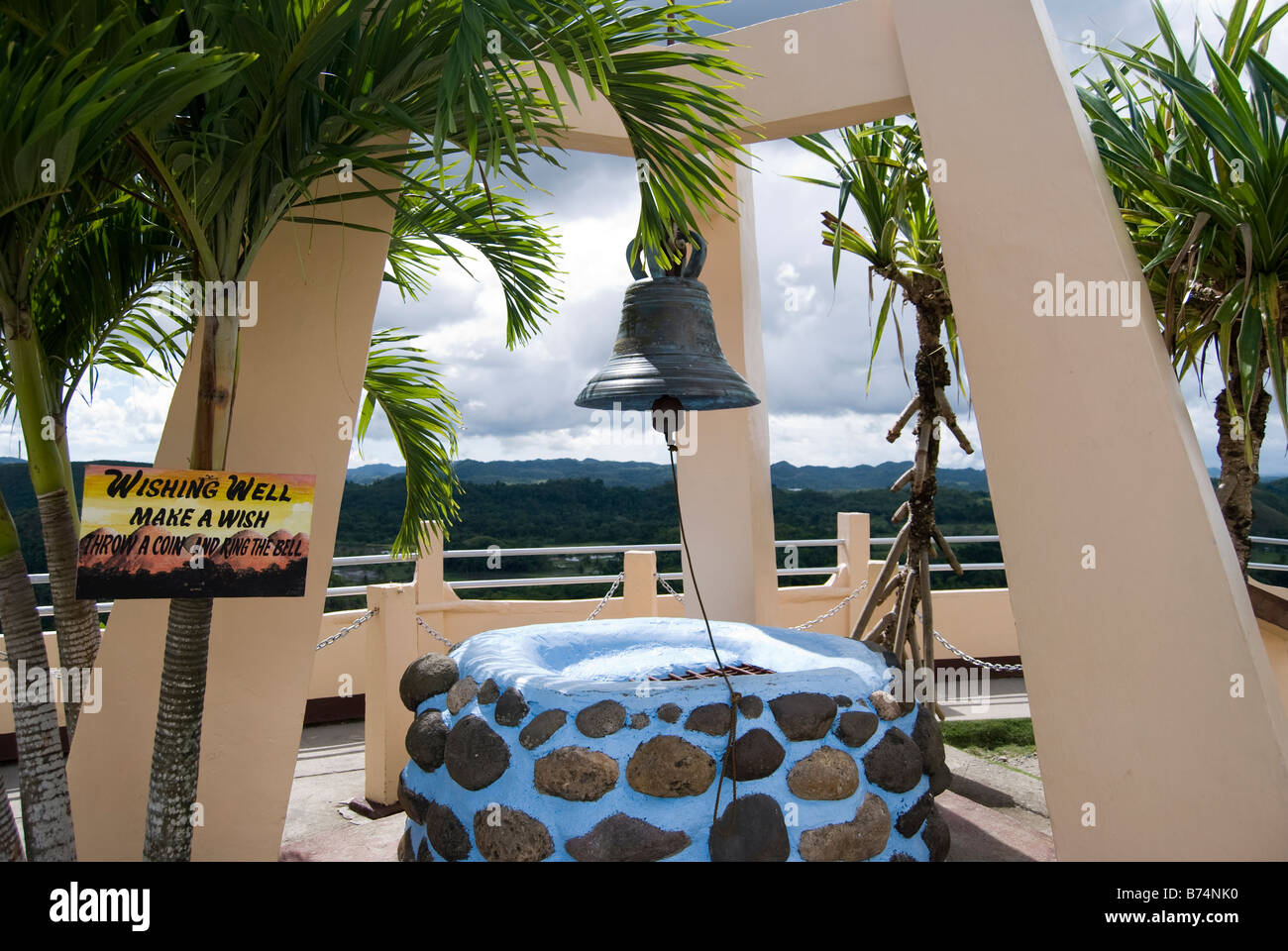 Liberty Bell et qui veulent bien, les collines de chocolat, National Monument géologique, Carmen, Bohol, Visayas, Philippines Banque D'Images