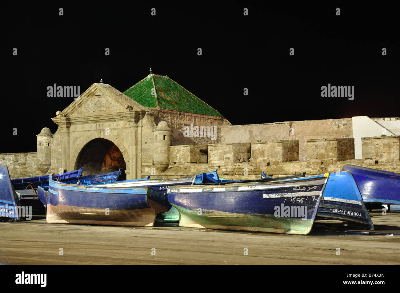 Bateaux de pêche dans le vieux port d'Essaouria, Maroc Banque D'Images