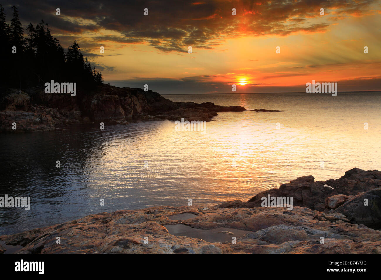 Le lever du soleil, peu de chasseurs, l'Acadia National Park, Maine, USA Banque D'Images