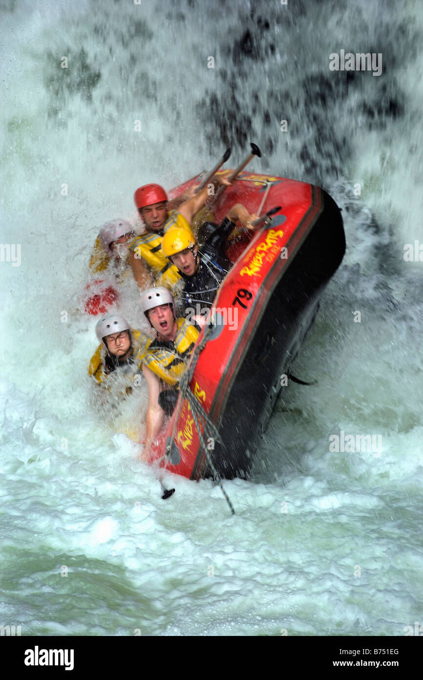 Nouvelle Zélande, île du Nord, Rotorua, rafting dans la rivière Kaituna. Le 3 mètre à Okere Falls. Banque D'Images