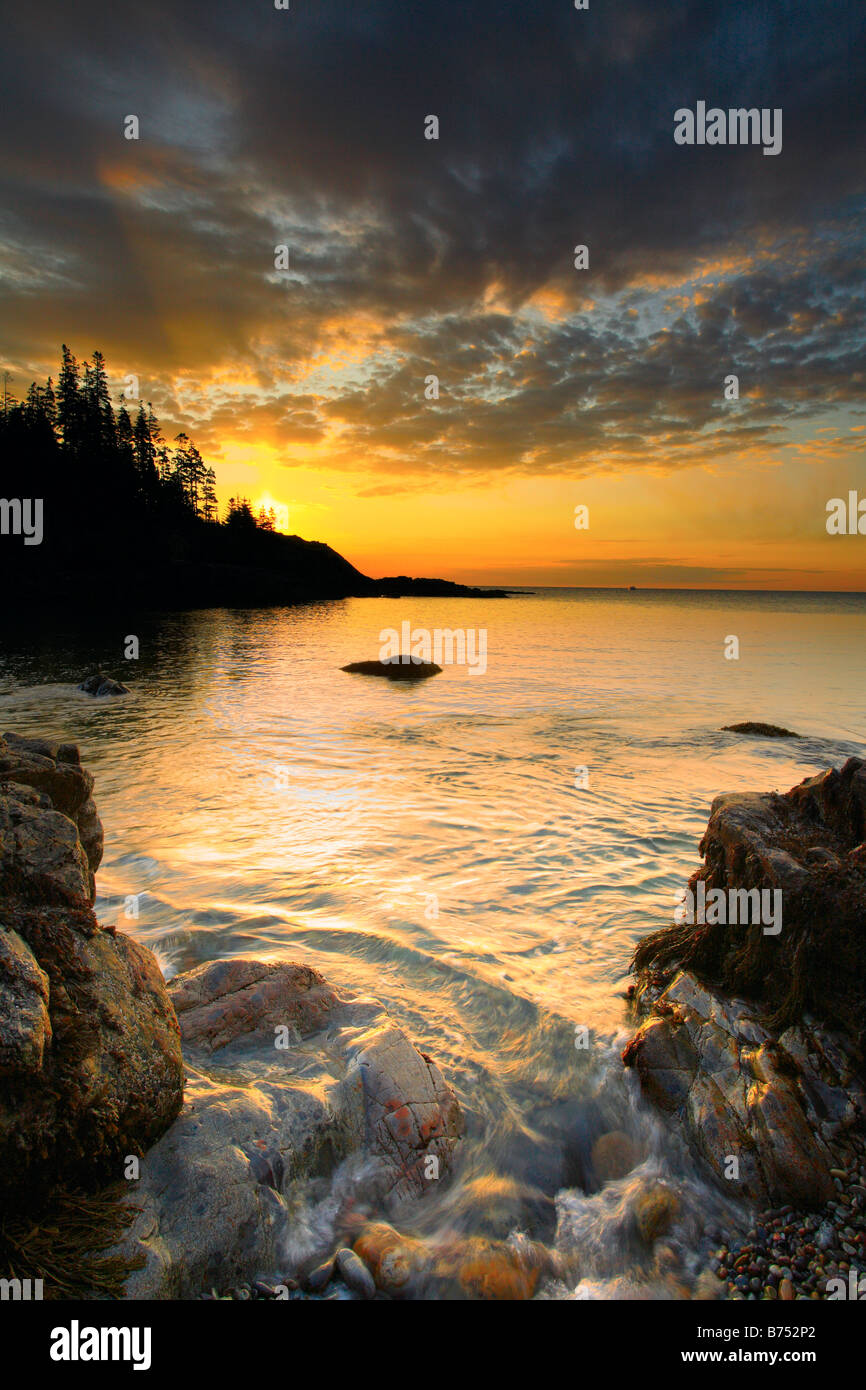Le lever du soleil, peu de chasseurs, l'Acadia National Park, Maine, USA Banque D'Images